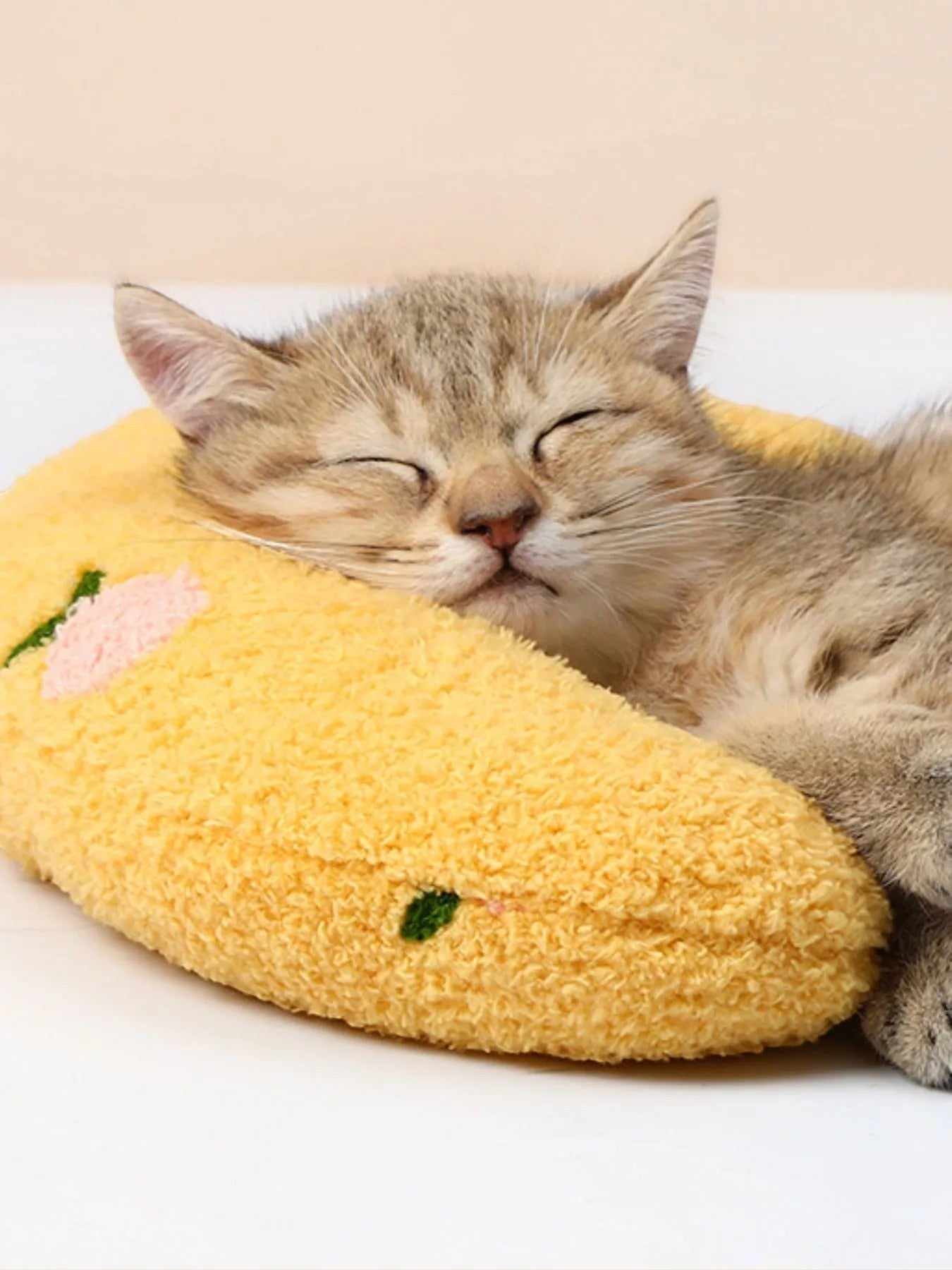 Little Pets Club yellow U-shaped plush pet nest with embroidered details, perfect for cats and small dogs.